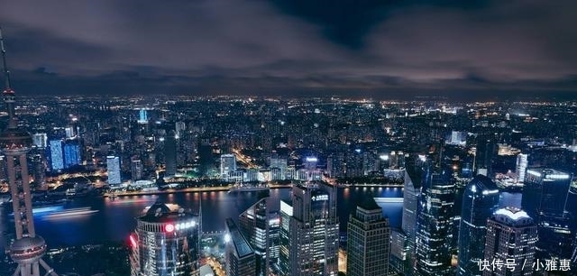  「新鸿基」香港老太花200亿内地买地，再花300亿盖楼，不用跟银行借一分钱