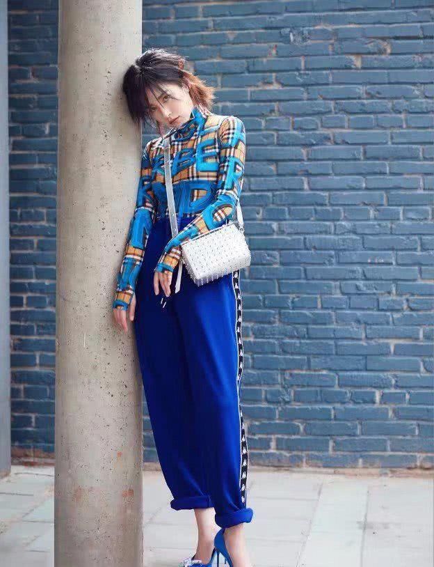 这件涂鸦上衣丑得出奇，张雪迎阚清子却抢着穿，网友:太时尚了!