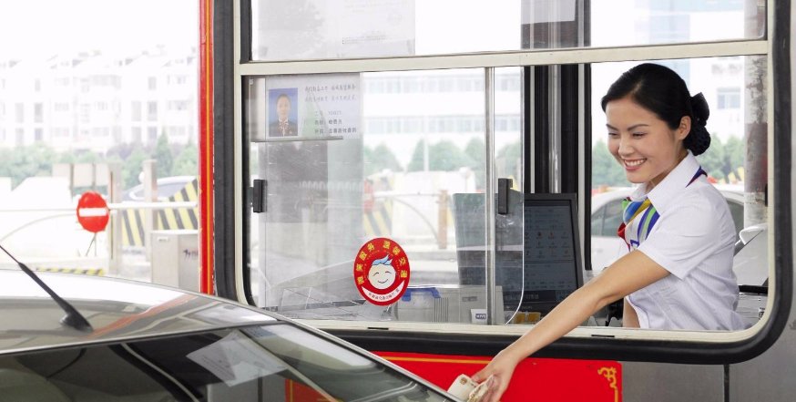  「辞职」高速上的收费员工资不高，为什么没人愿意辞职？看完终