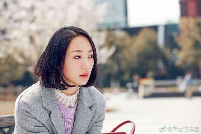 鞠婧祎真厉害! 穿的牛仔短裤好多绳子捆绑 网友: 勒得不疼吗?