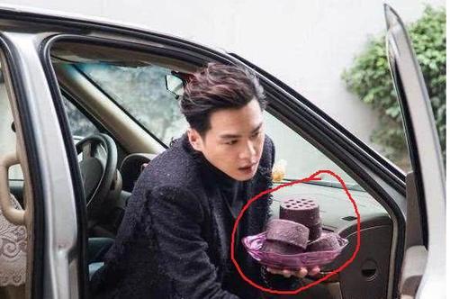 明星带火的网红食物有啥?邓超吃到离家出走,周冬雨吃到断货,最