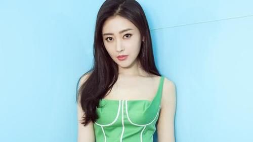  用指甲去抓■女生洗头有4个习惯，头发会越洗越油，天天洗也没用