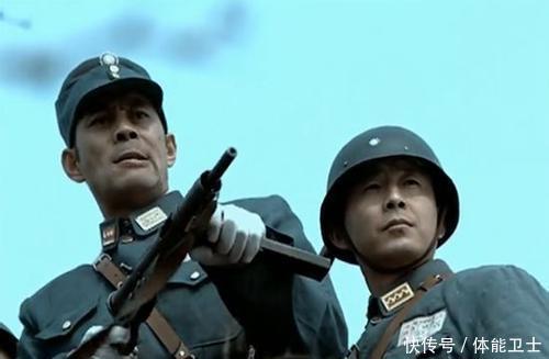 「参谋长」此人是晋绥军的团参谋长, 为何见了李云龙后要先敬礼问候