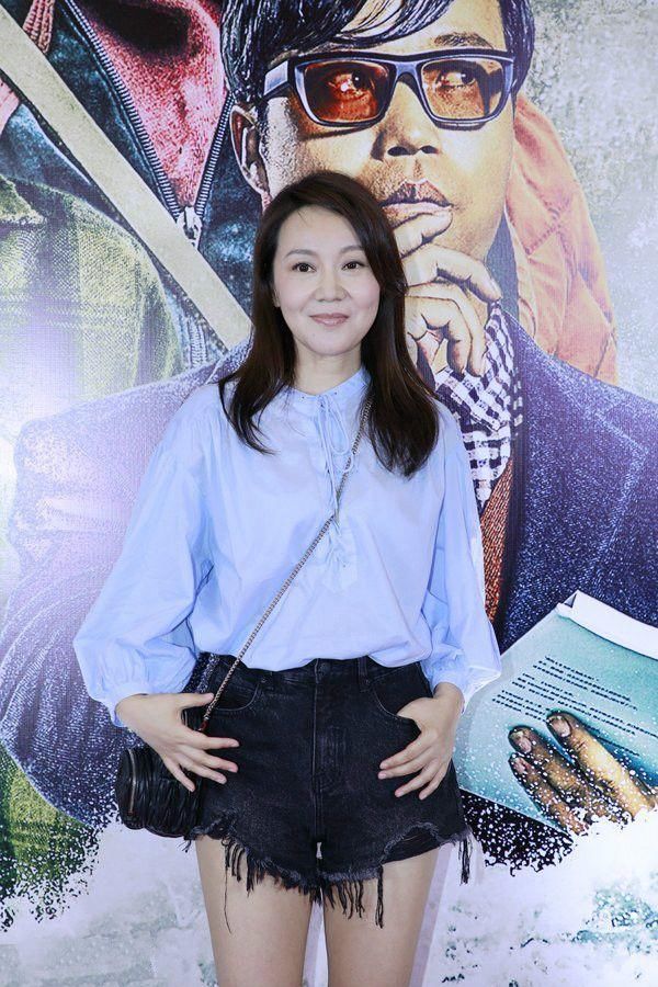 47岁的闫妮吃了防腐剂，流苏短裤哪里像中年人?