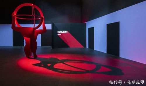 『时装周』2020秋冬时装周:玩转性别印象,Prada展现女性的强大力量