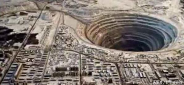 西伯利亚发现地狱之门，每年扩大30米，里面到底有什么东西?