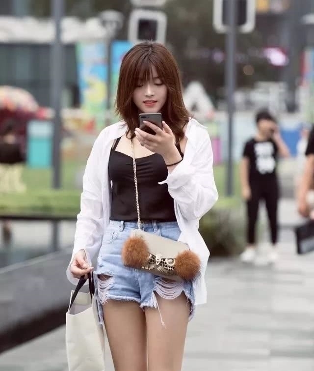  美丽■高跟鞋夏日这样搭配，让你显得时尚又美丽