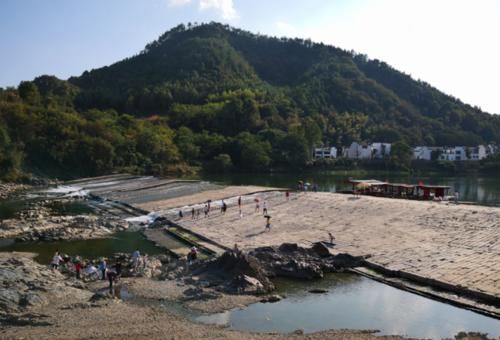 安徽最“独特”的古镇，外形就像一条鱼，坐拥“江南第一都江堰”