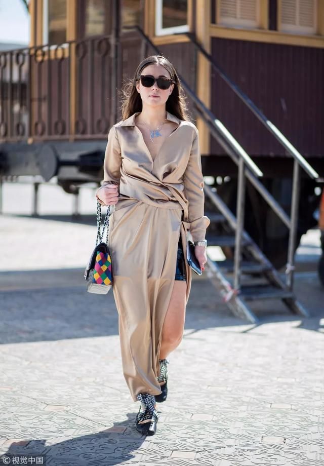 褶皱裙的曲线全靠“抓”?