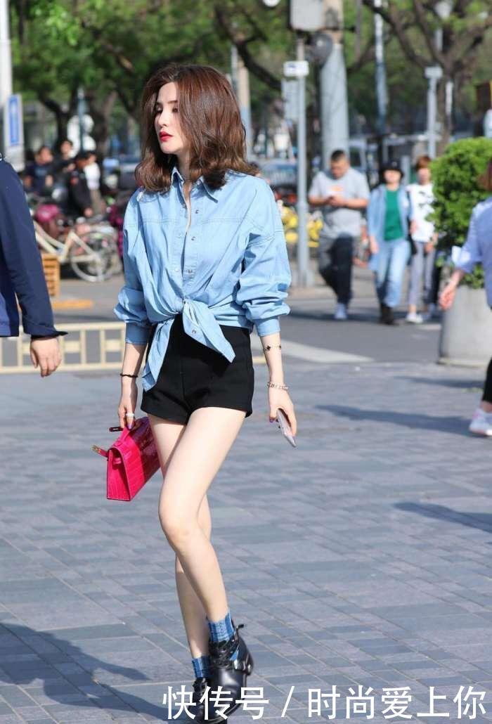 素人街拍： 超短裤尽显白皙美腿,图二小姐姐牵动直男的心