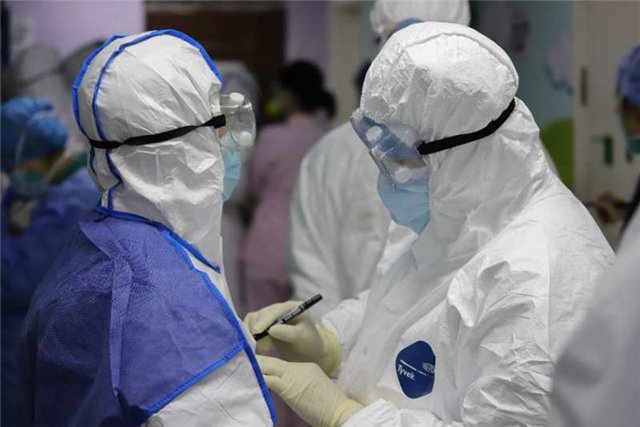  新增确诊病例|近三天，疫情关键数据变动，背后原因是？