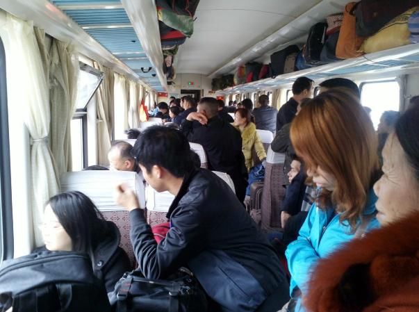 火车明明有饭菜，为何农民工宁愿不吃或者吃泡面，也不愿意花钱买