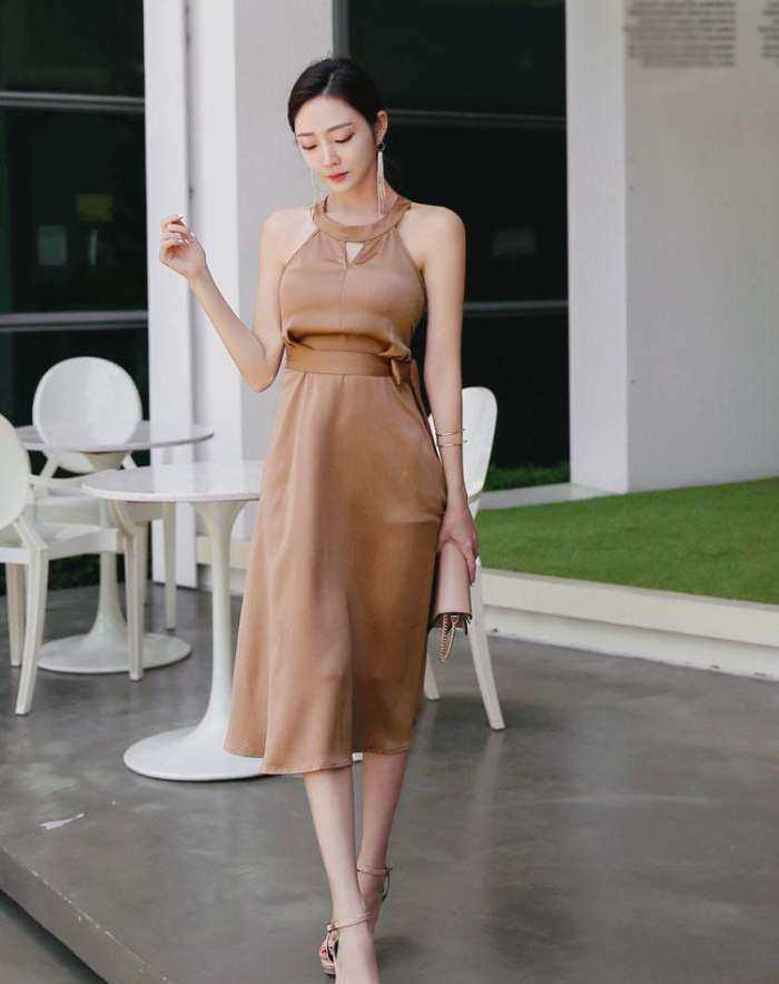 连衣裙也能把好身材完美的秀出来，浅色系还很美！
