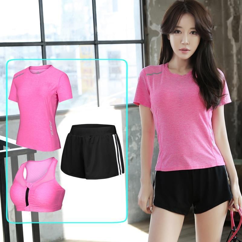 40岁老妈穿这身瑜伽服去健身，光背影就撩动很多人的心，美翻了