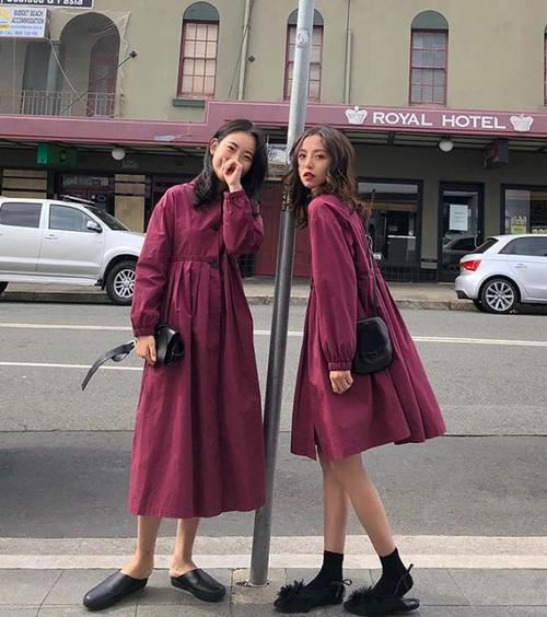 今秋流行4个搭配高级色，风衣这样穿才最时尚！