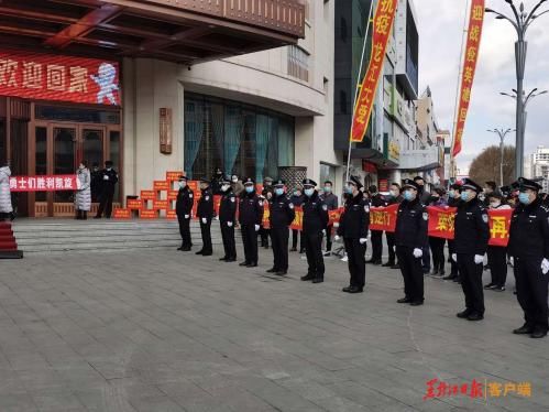  #感医疗队#快讯！从孝感凯旋的第一个航班，抵达鹤城