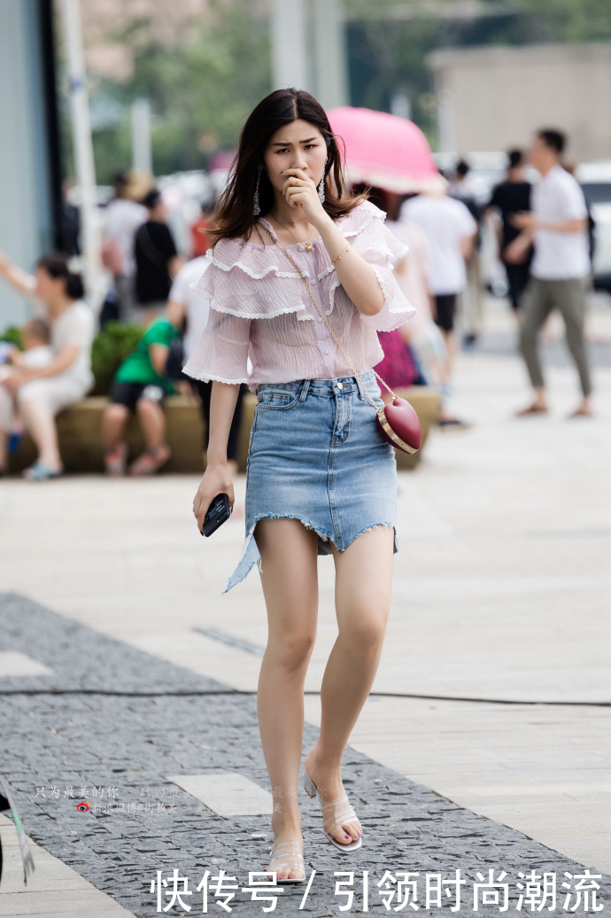 路人街拍，袅娜少女羞，岁月无忧愁