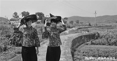  「忧患」美国人拍摄的1998年广西女孩 想不到98年的广西女孩那么