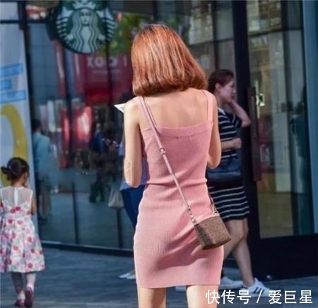 感觉@街拍集:尖头高跟鞋,给人仙气十足的感觉,衬托出高贵气质