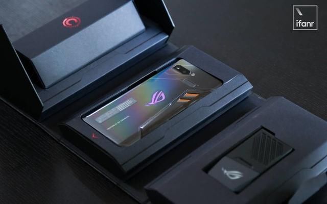 [三段式主板]新世代的游戏手机：硬件不断在丰满，但还缺少有趣的灵魂
