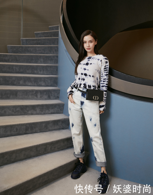 【杨颖】谁说“白袜”显腿粗？当baby首次穿上后，说是“腿精”我都信