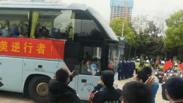  国家：回家！国家援鄂医疗队陆续撤离武汉返京