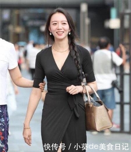 『 潇洒』穿出紧致身材!,热情时尚的街拍:飘逸潇洒的美女