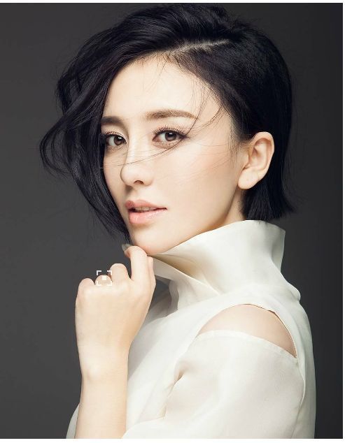 自导自演回应已婚上热搜算什么，曾曝光乔的她还深夜发割腕图呢！