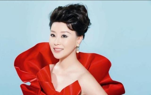 #春晚#她曾经登上春晚9次,当初嫁给大自己37岁的丈夫,离婚后一直单身
