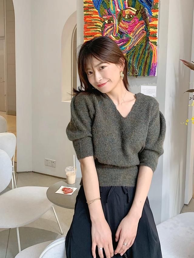  『技巧』微胖女性穿衣想显瘦，这几种小技巧教给你，短脖粗臂象腿一网打尽