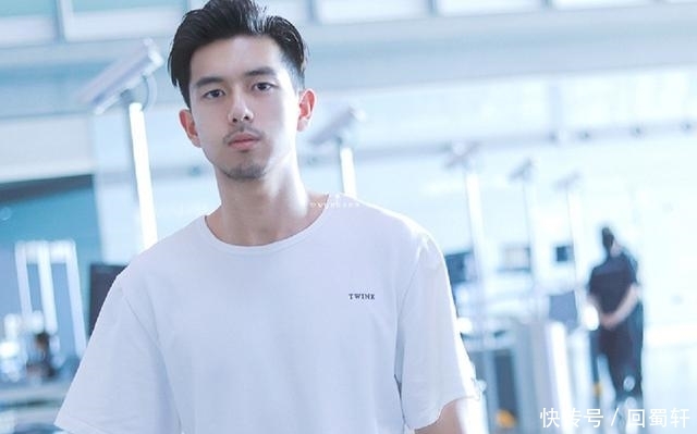 『粉丝』潘长江不认识李现、肖战,粉丝很宽容,网友却称认识就不正常了