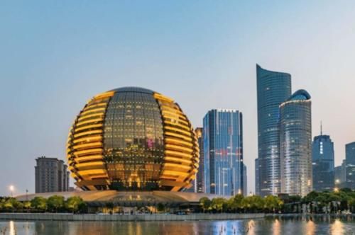  #我国#我国崛起最快的一座城，超越南京，将碾压武汉，比肩上海