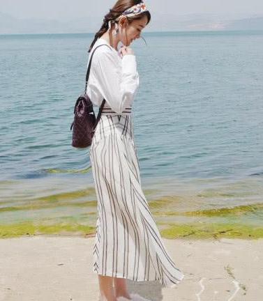 陈乔恩为啥这样啊，居然把鞋跟削掉一块，走路不会摇摇晃晃吗？