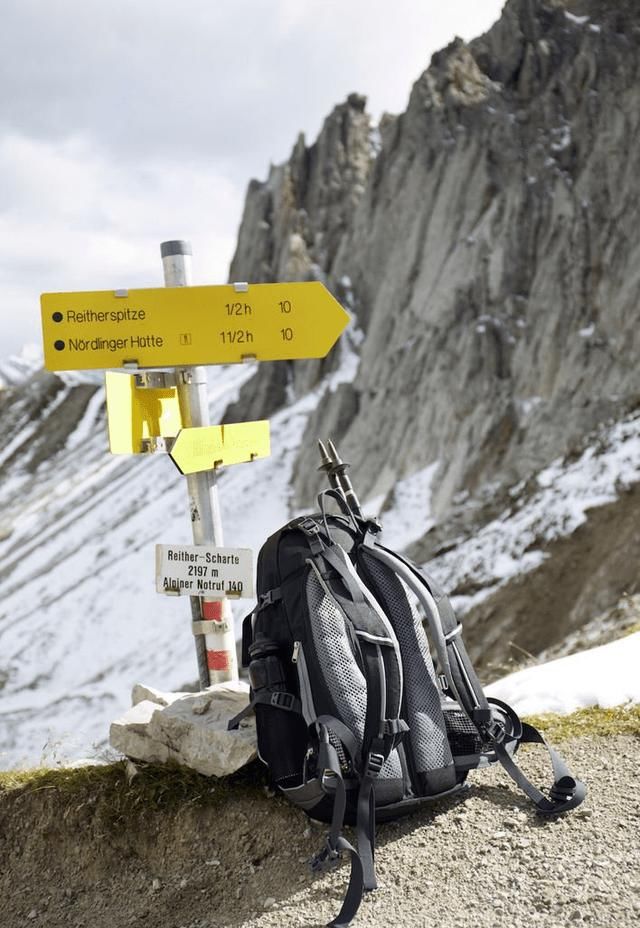 「登山鞋」户外新手登山装备,来拥抱大自然必学的时尚女子穿搭