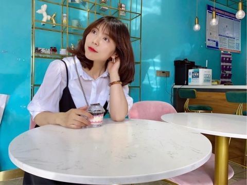  女人味|永远的经典黑色吊带裙，不仅仅是高冷，也可以很温柔很有女人味！