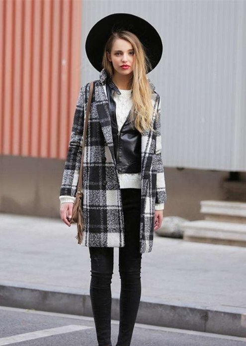  『很火』最近流行很火的一款“格纹大衣”，保暖又时髦，谁说早春不能穿