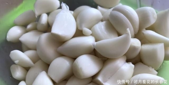  『常见』用这种常见东西做鱼的饵，学会了这种方法，连杆上鱼不是梦