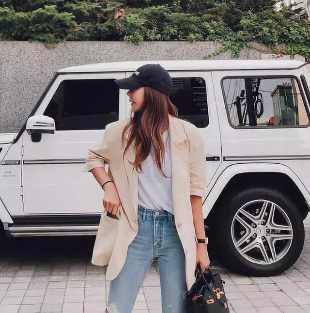 她婚姻失败不幸流产，42岁逆袭成马甲线女神，和小鲜肉谈恋爱！