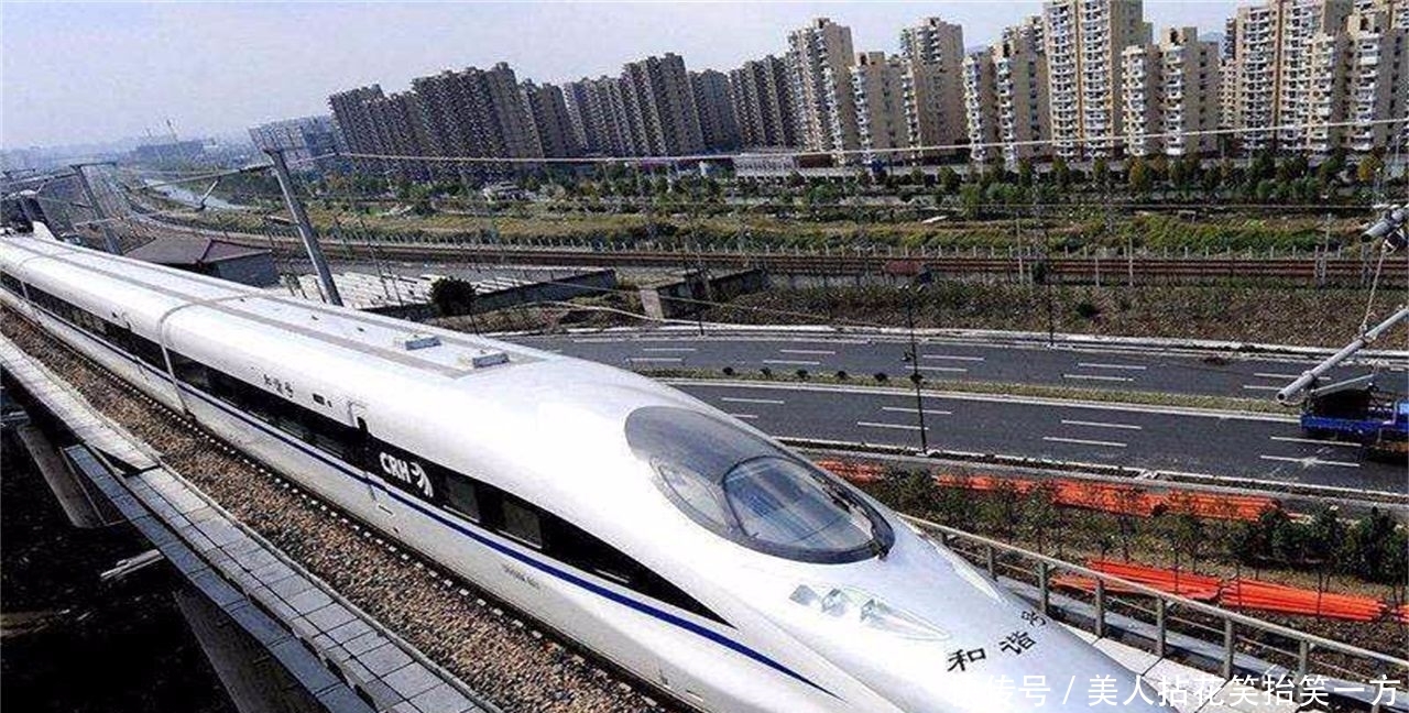 我国未来的超级高铁：到站不停车乘客就能上下车，太震撼了！