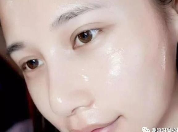 都说水里加白醋洗脸能美白，但白醋配“它”，美白效果更胜一筹