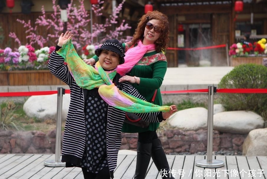 为什么说土豪才在国内游,穷人才选择出国?大妈的话扎心了!