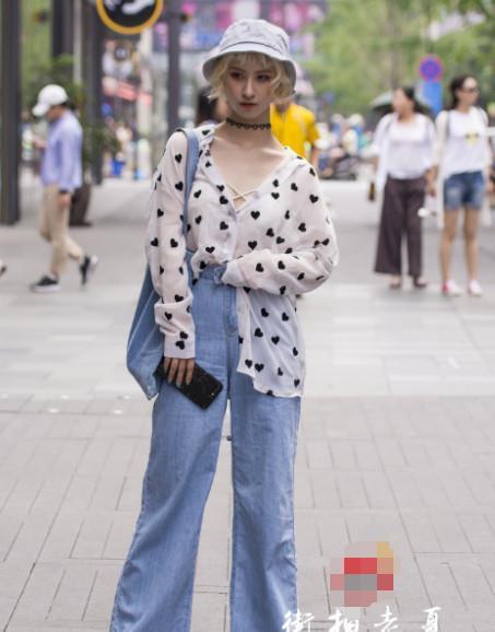 街拍：图4妩媚撩人，图5丰腴成熟，只要不是“傻子”都会选图6！