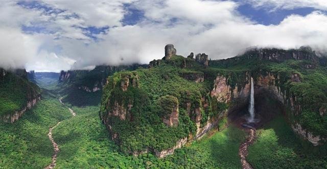 全球落差最大的瀑布上下落差近1000米，人们看到的只有震撼！