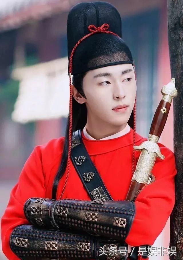 《一千零一夜》邓伦的十五套衣服，第七套贵气，第十套最帅！