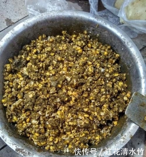 「水里」这几种饵料味道很难闻,却是鲤鱼草鱼的最爱,一般下竿就黑漂