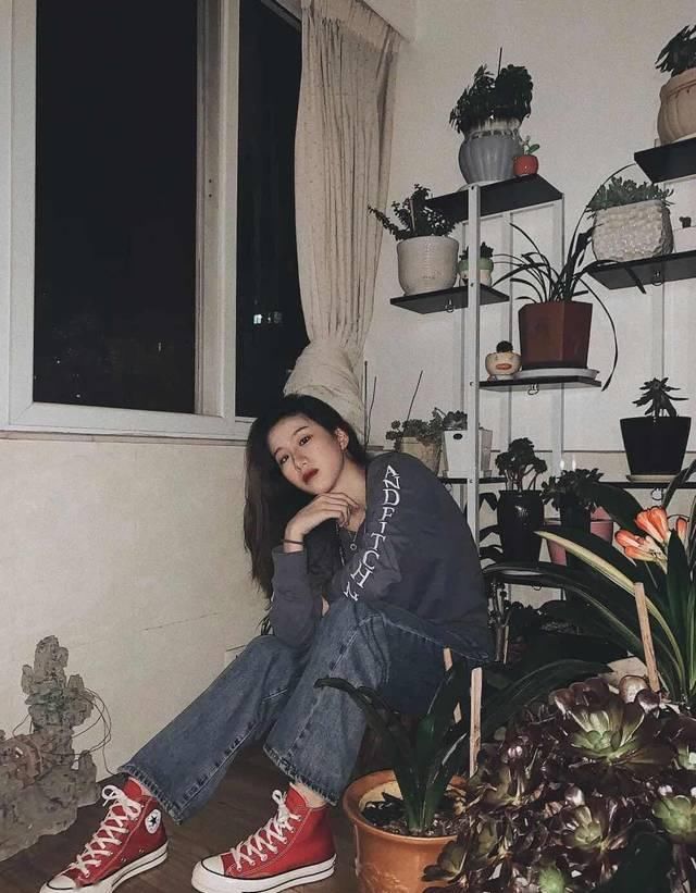 『露脐装』SNKR Girls丨纹身、短裙、露脐装,这么狠的球鞋女生你们肯定顶不住!4.6-4.12