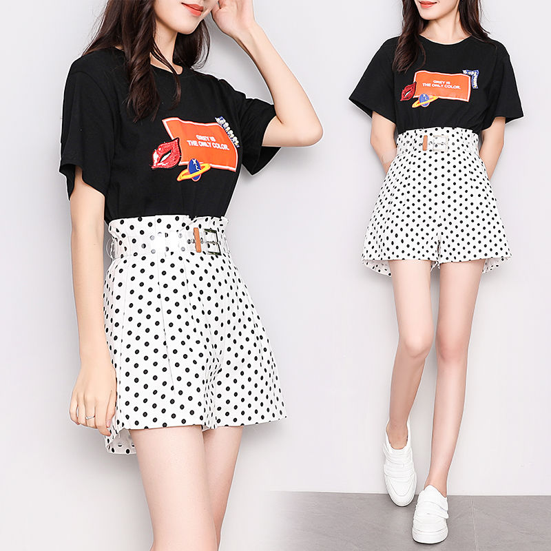 听说今年的T恤+短裤，特美，能把连衣裙比下去，看了之后我信了