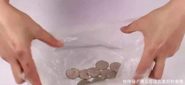  『钢镚』进入夏季，有人往窗边放塑料袋，你知道为何吗
