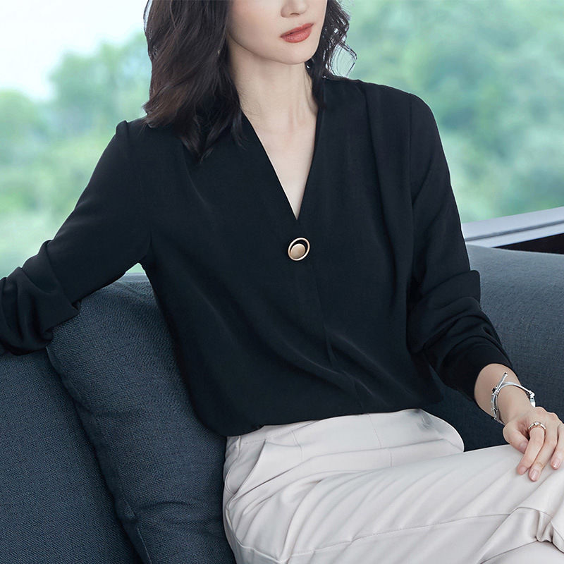 越来越多女人不穿裙子了，看看下面的秋衫，穿上变成时髦小女人