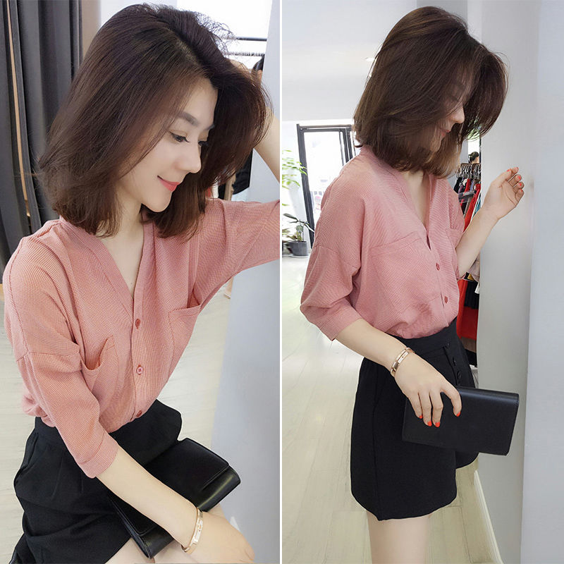 若不是天生丽质，就要好好打扮，正流行的欧货温柔衫，谁穿谁美嫩